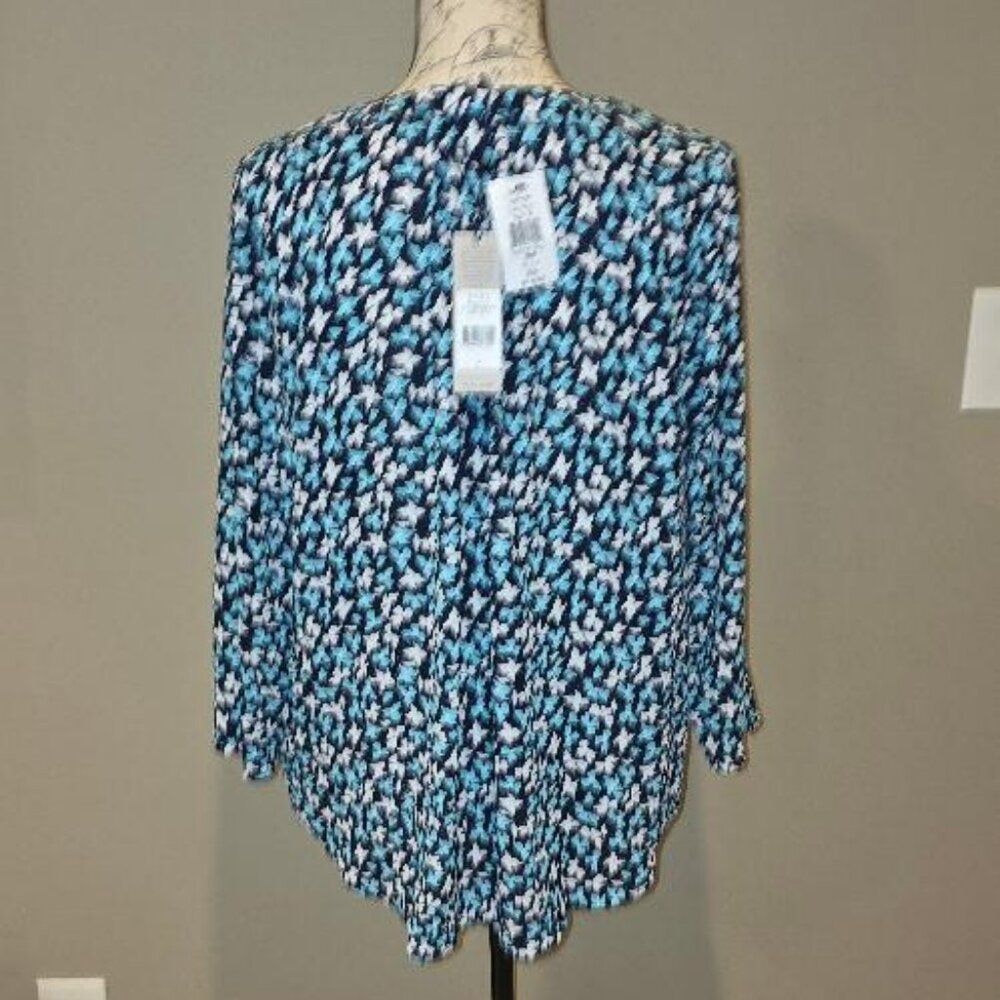 NWT NYDJ Dark Blue, Turquoise and White print 3/4 Sleeve Blouse Size Medium - Picture 4 of 4